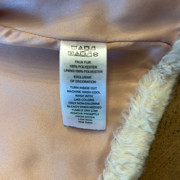 2 Pack Toddler Faux Fur Vests 2T-3T - Picture 6 of 8